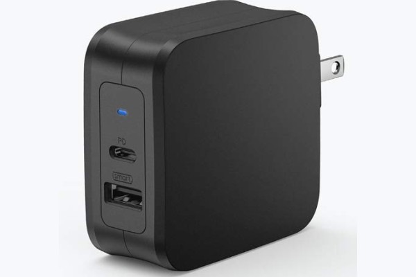 61-watt USB-C power delivery charger